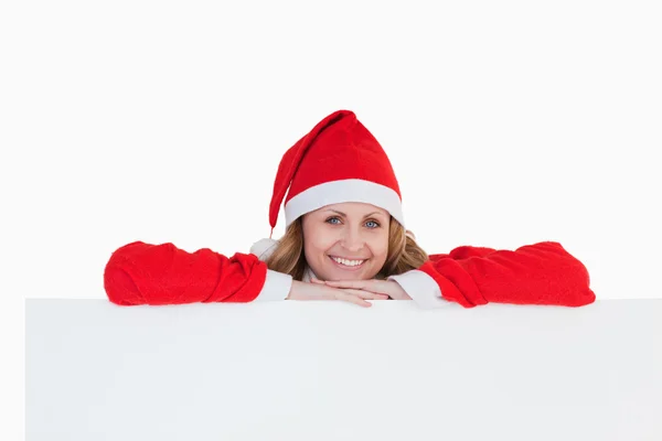 Niedliche blondhaarige Frau als Weihnachtsmann verkleidet — Stockfoto