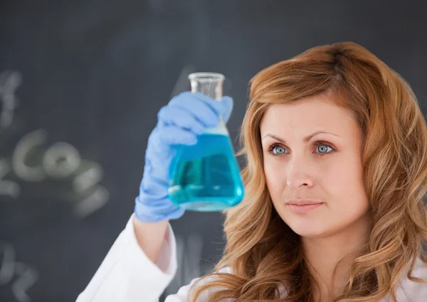 Cute female scientist carrying out an experiment — Stock Photo, Image