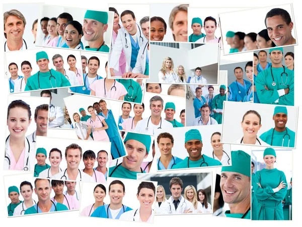Médicos, enfermeras y cirujanos posando — Foto de Stock
