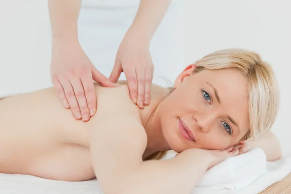Closeup of young beautiful blonde female receiving a back massag — Stock Photo, Image