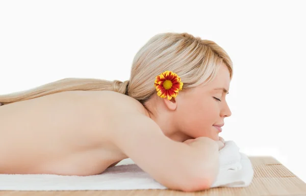 Young cute female relaxing in a spa centre — Stock Photo, Image