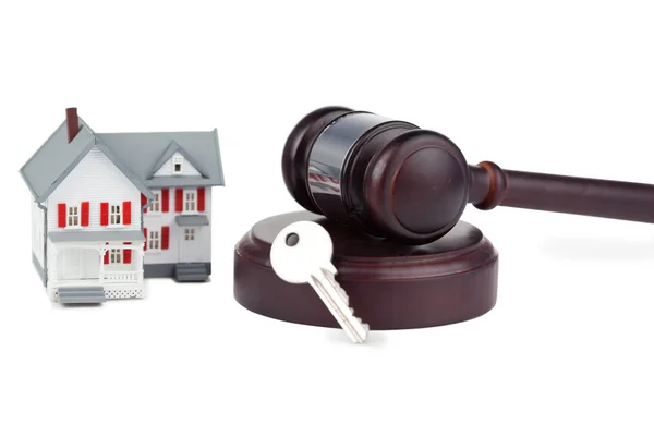 Közelkép a játék ház modell és egy barna marok — Stock Fotó
