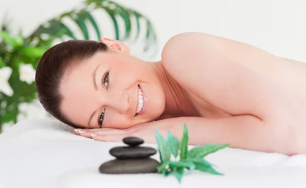 Happy young woman lying on her belly — Stock Photo, Image