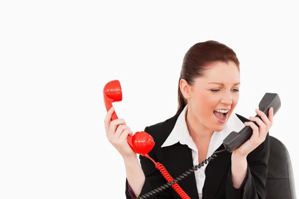 Niedliche Sekretärin von den Telefonanrufen verrückt gemacht — Stockfoto