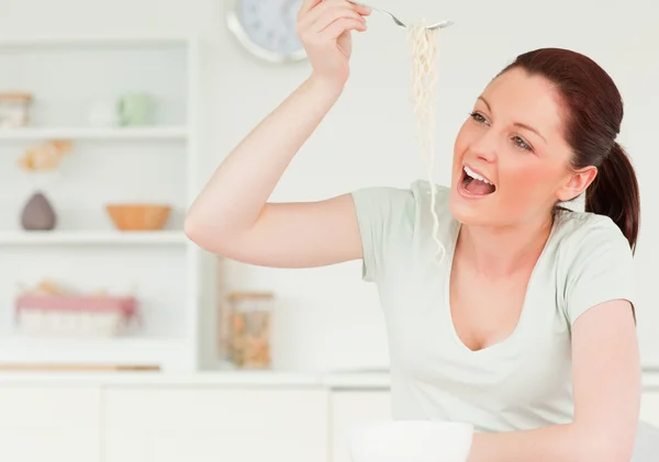 Pretty woman posing while eating pasta — Stock Photo, Image