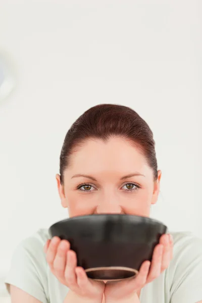 Good looking woman posing while holding a bowl — Stock Photo, Image