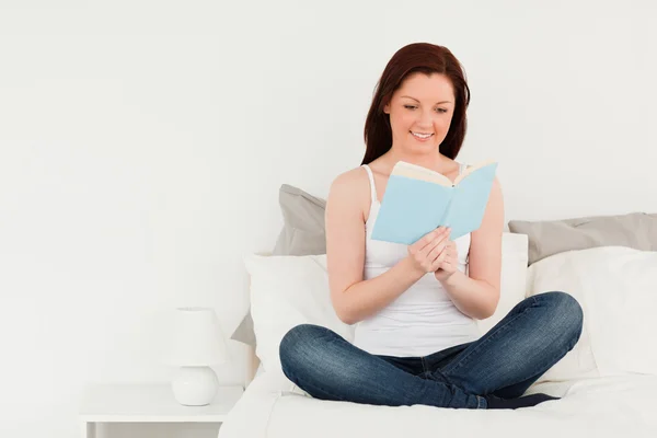 Pretty female reading a book — Stock Photo, Image