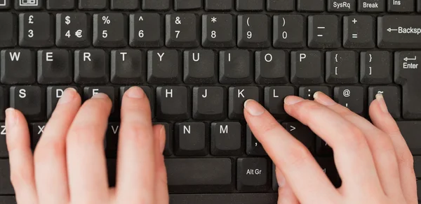 Woman hands typing on a screen — Stock Photo, Image