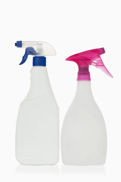 Roze en blauwe spray flessen — Stockfoto
