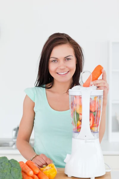 Young woman using a blender — Stock Photo, Image