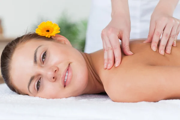 Beautiful woman having a shoulder massage — Stock Photo, Image