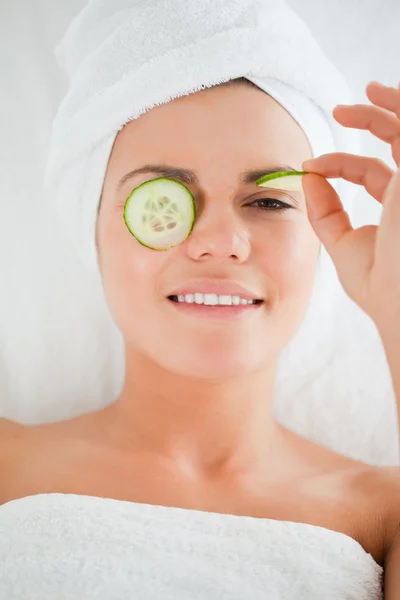 Young woman with cucumber slices on the face — Stock Photo, Image