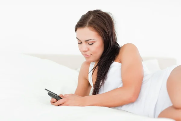 Young brunette texting — Stock Photo, Image