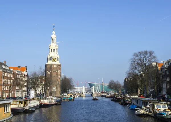 Vista clássica de Amesterdão sobre o canal, Países Baixos — Fotografia de Stock