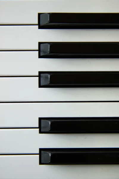 Not gama piyano siyah ve beyaz tuşlar closeup içinde — Stok fotoğraf