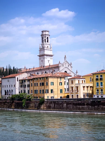 Verona a adige řeka — Stock fotografie