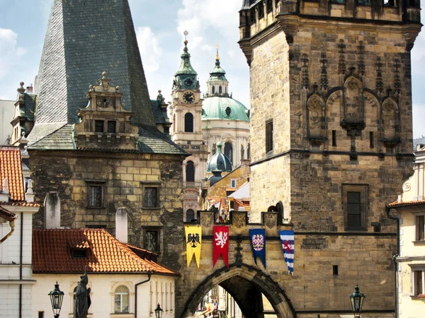 Prag, Karlsbrücke, Nikolaikirche — Stockfoto