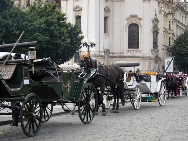 Transporte en la Plaza de la Ciudad Vieja, Praga —  Fotos de Stock