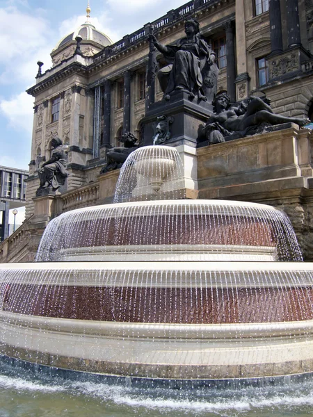 Fontän i wenceslas square, Prag — Stockfoto
