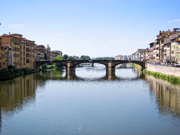 Arno rivier, brug florence, Italië — Stockfoto