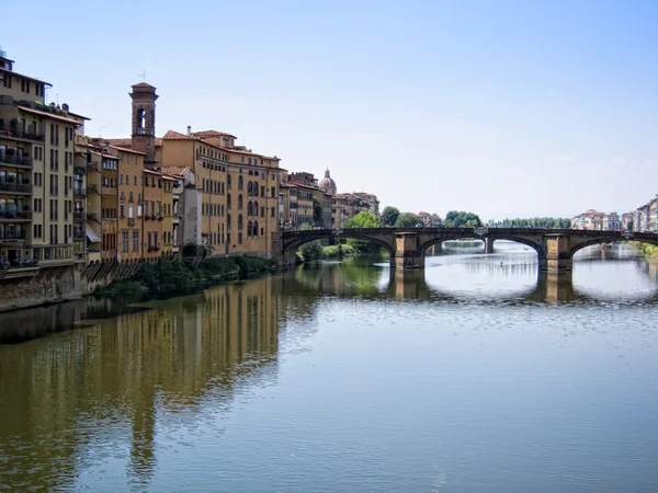 Река Арно, мост Флоренция, Италия — стоковое фото
