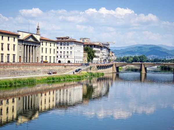 Río Arno, puente Florencia — Foto de Stock