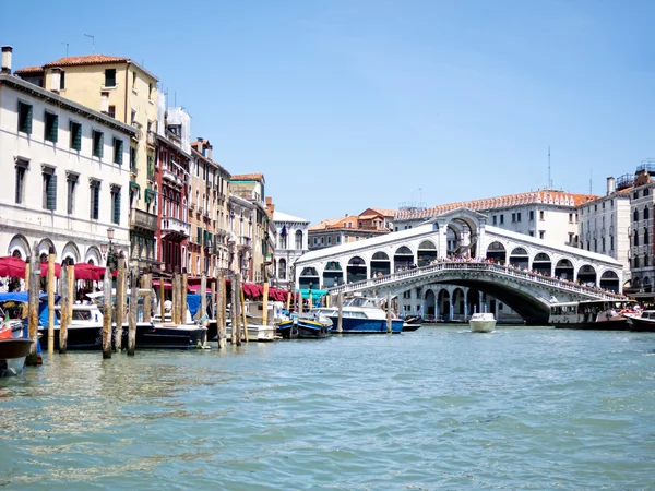 Canal Grande Venetië. Rialto Bridge — Stockfoto