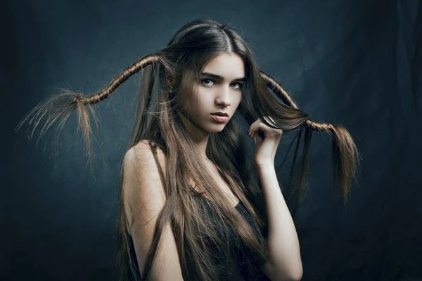 Retrato de uma mulher bonita com cabelo perfeito — Fotografia de Stock