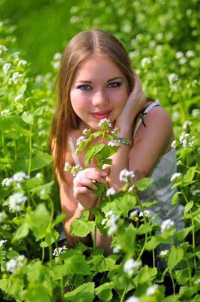 Portrait of a girl in green grass — Stock Photo, Image