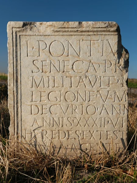 Escritura romana antigua en la tableta — Foto de Stock