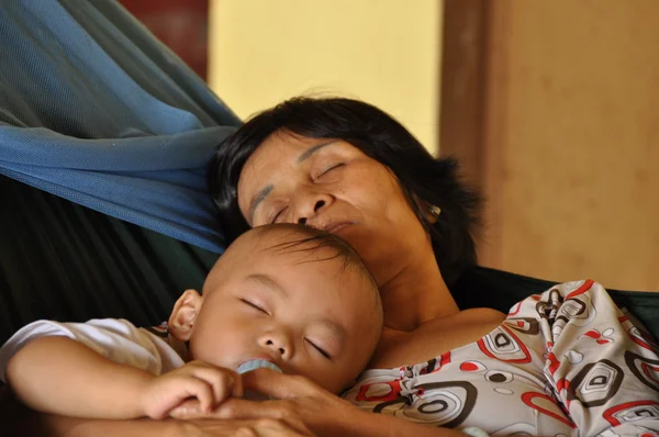 Moeder en kind in een droom — Stockfoto
