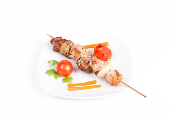 Un delicioso shish kebab en un pincho — Foto de Stock