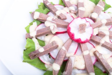 Dana dil ile taze salata