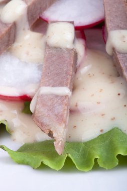 Dana dil ile taze salata