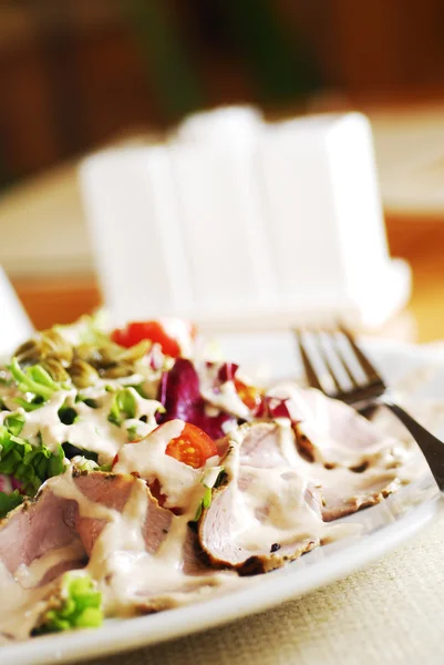 Salada com presunto — Fotografia de Stock