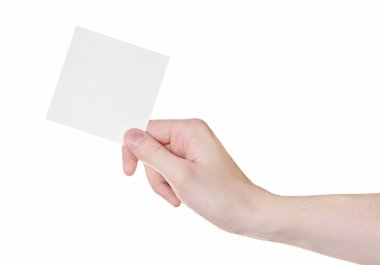 Beyaz arka plan üzerinde izole erkek eli boş kağıt kartı