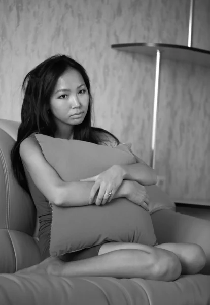 Sad asian woman on sofa — Stock Photo, Image