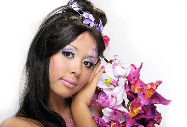 Portrét asijské krásy dívka s květinami — Stock fotografie