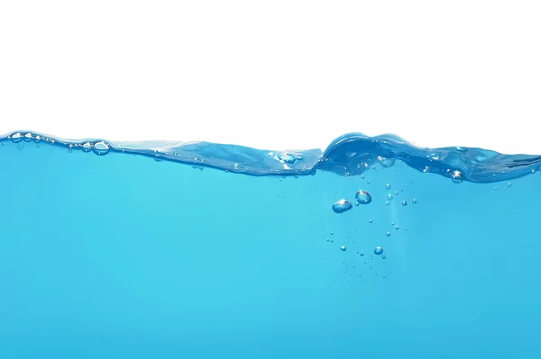 Vague d'eau avec bulles isolées sur blanc — Photo
