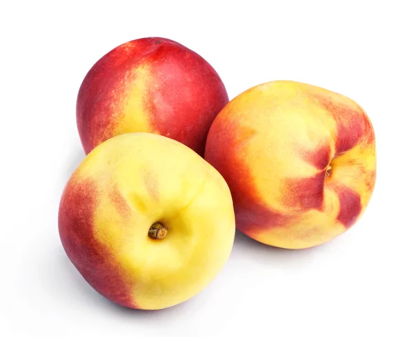3 peaches beyaz izole — Stok fotoğraf