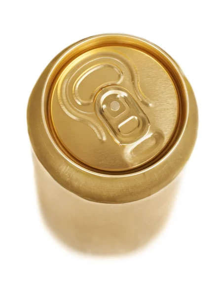 Bebida de alumínio dourado pode isolado sobre fundo branco — Fotografia de Stock