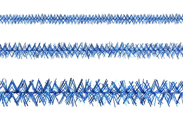 Drei Linien blauen Lametta isoliert auf weißem Hintergrund — Stockfoto