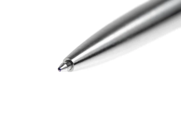 Fechar caneta de prata isolado — Fotografia de Stock