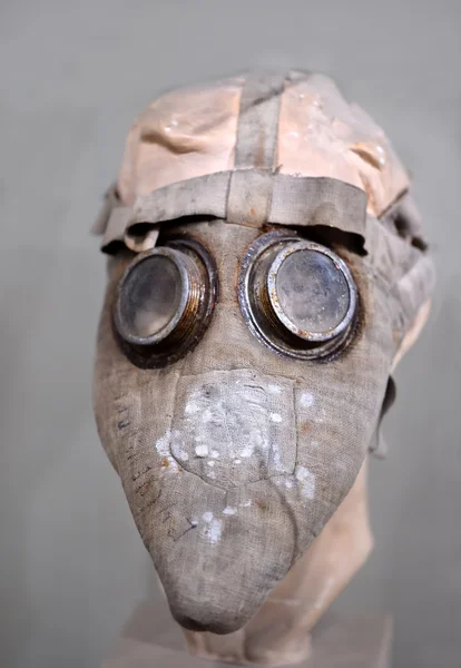 Старая газовая маска — стоковое фото