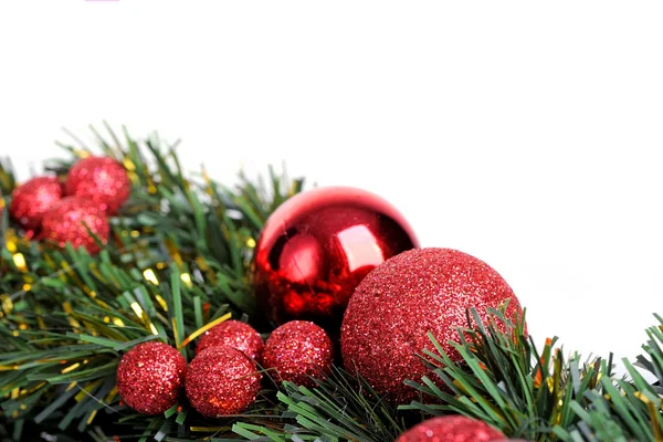 Bola de Navidad en abeto — Foto de Stock