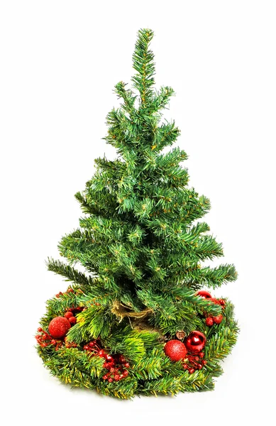 Izole topları ile Noel ağacı — Stok fotoğraf