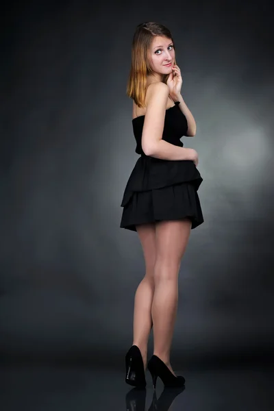 Meisje in jurk — Stockfoto