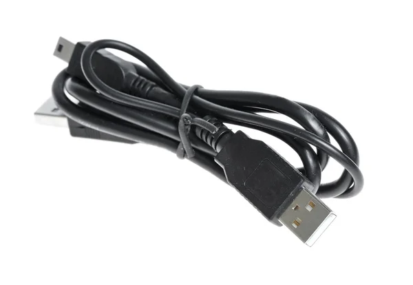 Новый кабель USB изолирован на белом фоне — стоковое фото