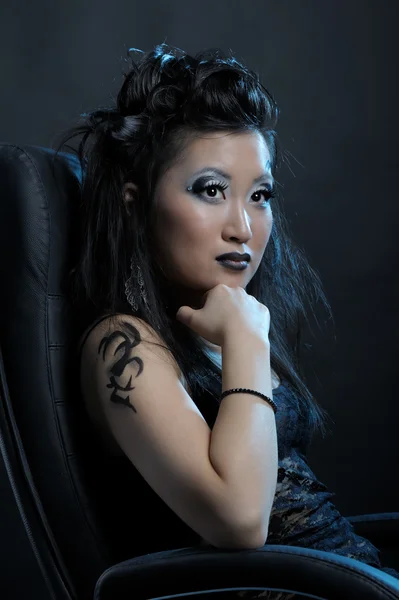 Gotische Aziatisch meisje — Stockfoto