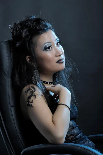 Gotik Asyalı kız portresi — Stok fotoğraf